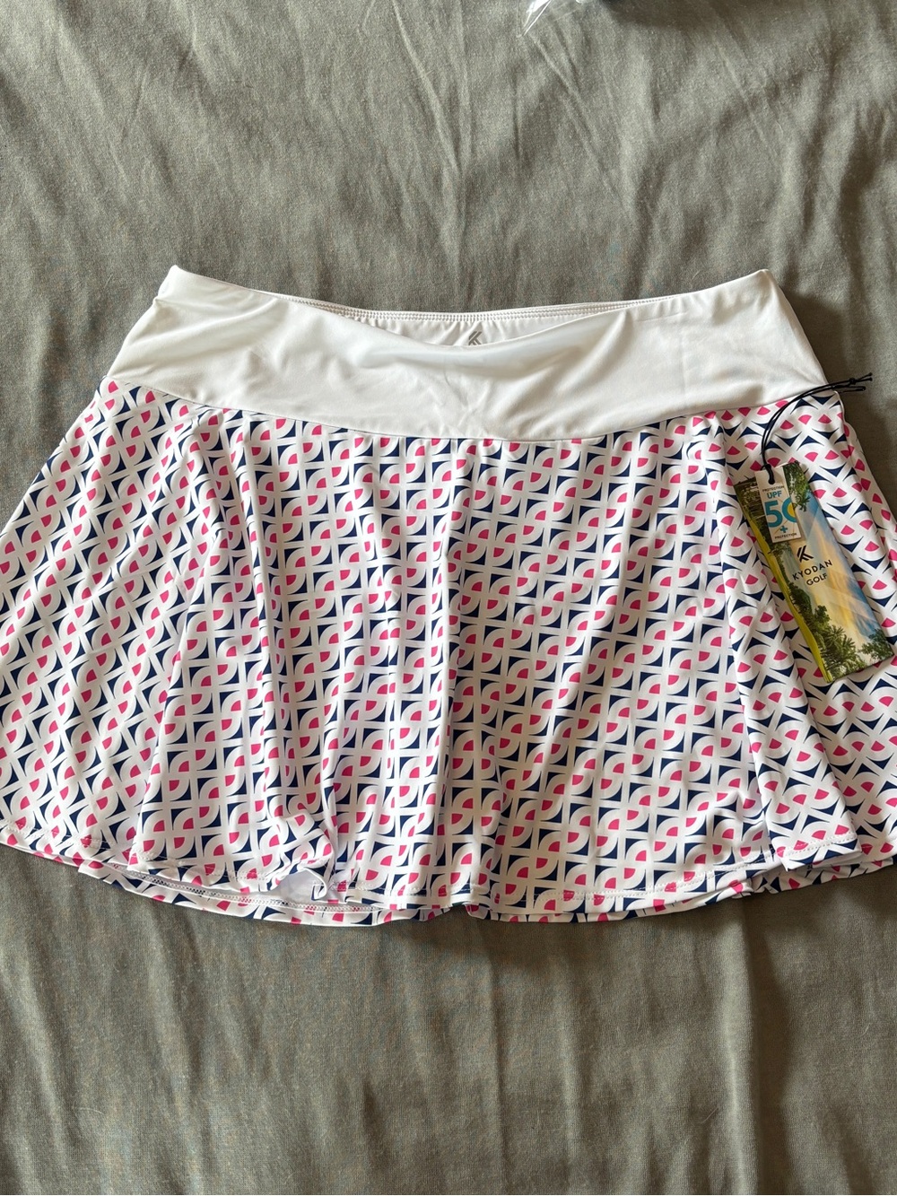 NWT Kyodan Golf Women’s White/Pink/Blue Geometric Golf Performance Skort UPF 50+